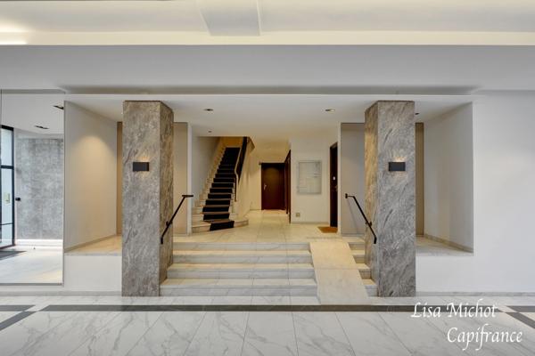 Neuilly-sur-Seine, Appartement 5 pièces en très bon état au sein d'une résidence de standing et ravalée