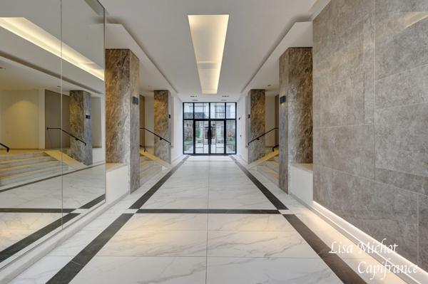 Neuilly-sur-Seine, Appartement 5 pièces en très bon état au sein d'une résidence de standing et ravalée