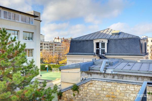 Neuilly-sur-Seine, Appartement 5 pièces en très bon état au sein d'une résidence de standing et ravalée
