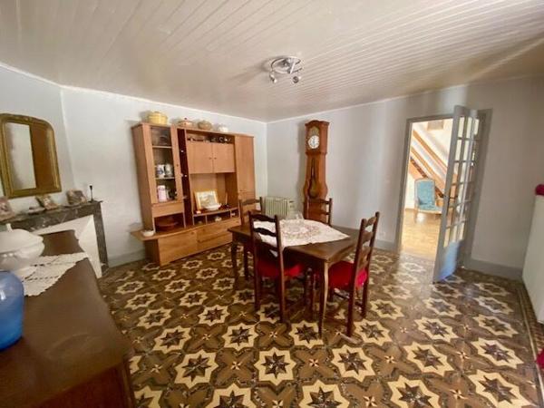 Exclusivité - Proche St Clar - Maison de plain-pied avec pigeonnier, grange et bâtiment