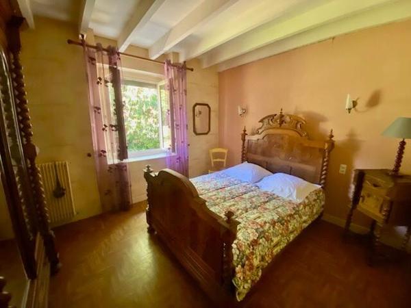 Exclusivité - Proche St Clar - Maison de plain-pied avec pigeonnier, grange et bâtiment