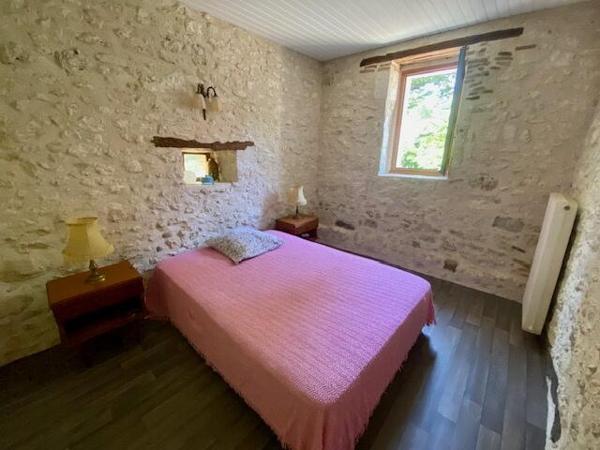 Exclusivité - Proche St Clar - Maison de plain-pied avec pigeonnier, grange et bâtiment