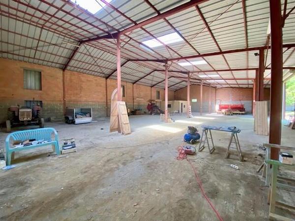 Exclusivité - Proche St Clar - Maison de plain-pied avec pigeonnier, grange et bâtiment