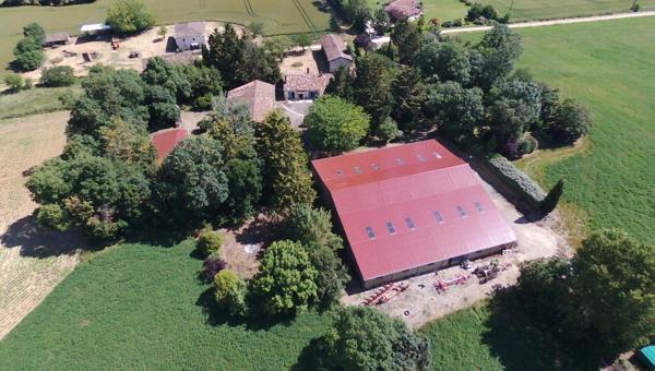 Exclusivité - Proche St Clar - Maison de plain-pied avec pigeonnier, grange et bâtiment