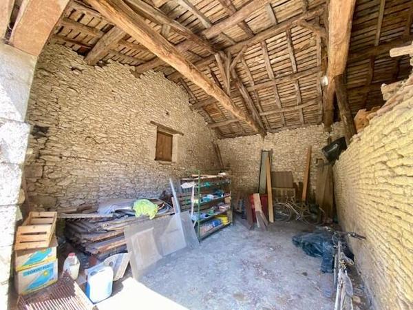 Exclusivité - Proche St Clar - Maison de plain-pied avec pigeonnier, grange et bâtiment