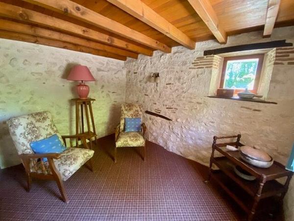 Exclusivité - Proche St Clar - Maison de plain-pied avec pigeonnier, grange et bâtiment