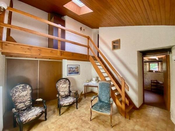 Exclusivité - Proche St Clar - Maison de plain-pied avec pigeonnier, grange et bâtiment