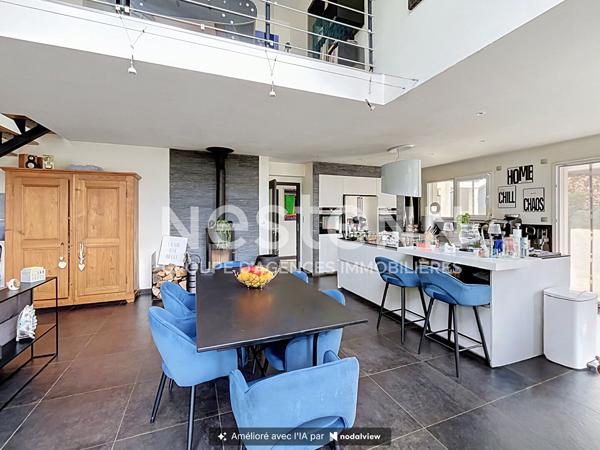 EXCLUSIVITÉ aux Verrières-de-Joux : Élégante maison contemporaine avec de beaux volumes et des prestations soignées !