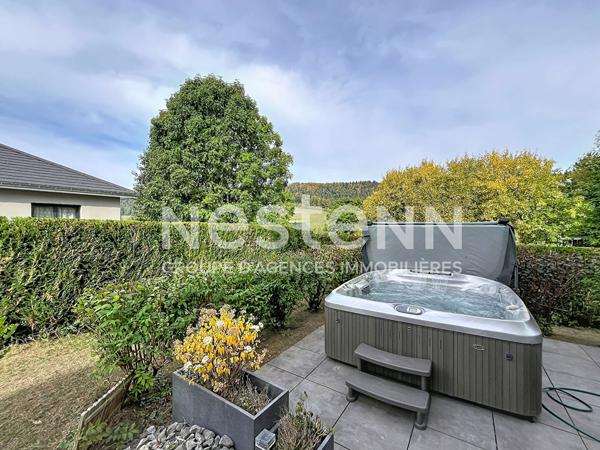 EXCLUSIVITÉ aux Verrières-de-Joux : Élégante maison contemporaine avec de beaux volumes et des prestations soignées !
