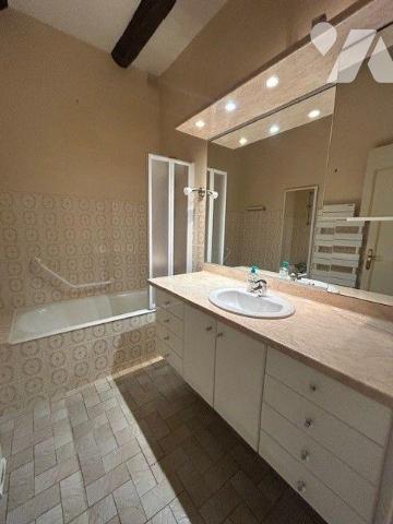 Maison à Vendre à Lanvallay (22100) en Côtes-d'Armor (22)

Cette maison dispose d'une surface...