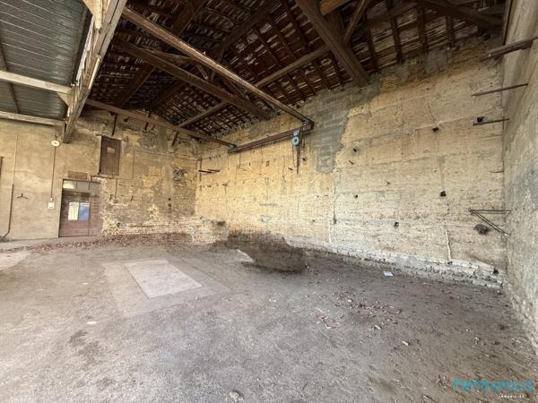 Plateau de 160m2 à rénover sur 294m2 de terrain en plein centre de saint didier de formans
