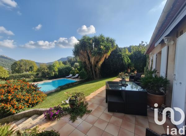 Maison à vendre 6 pièces 126 m² Le Revest-les-Eaux