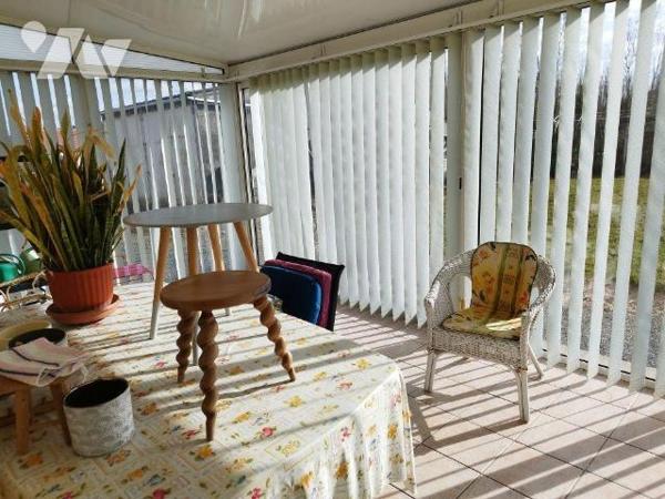 Une maison de plain-pied, composée de: Cuisine, séjour, véranda,  3 chambres ,salle de bain,WC,...