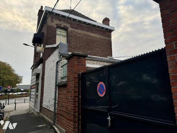Immeuble d'angle à Valenciennes sur axe passant proche stade Nungesser
