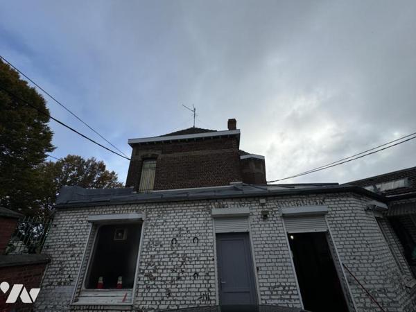 Immeuble d'angle à Valenciennes sur axe passant proche stade Nungesser