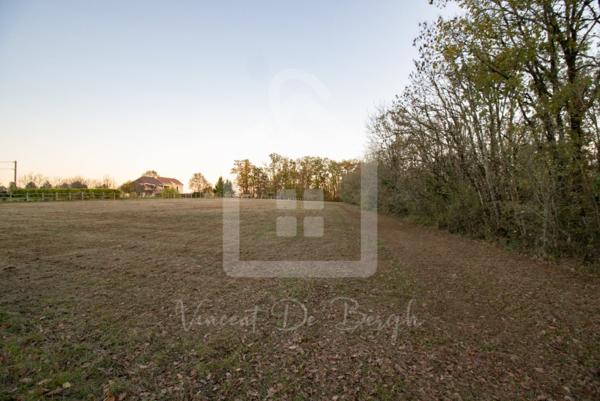 Terrain de 5500 m² à Nabirat  Un Havre de Paix à 10 min de Gourdon