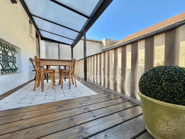 MAISON DE 220 M2, TERRAIN CLOS DE 909 M2, 7 CHAMBRES, FIBRE OPTIQUE, TERRASSE, GARAGE 135 M2, DÉPÔT DE 82 M2