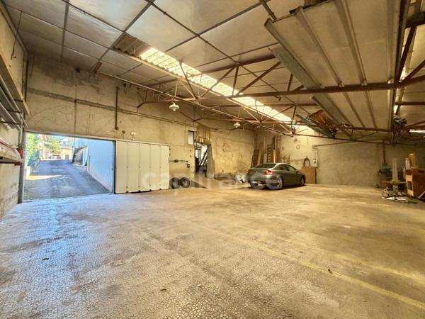 MAISON DE 220 M2, TERRAIN CLOS DE 909 M2, 7 CHAMBRES, FIBRE OPTIQUE, TERRASSE, GARAGE 135 M2, DÉPÔT DE 82 M2