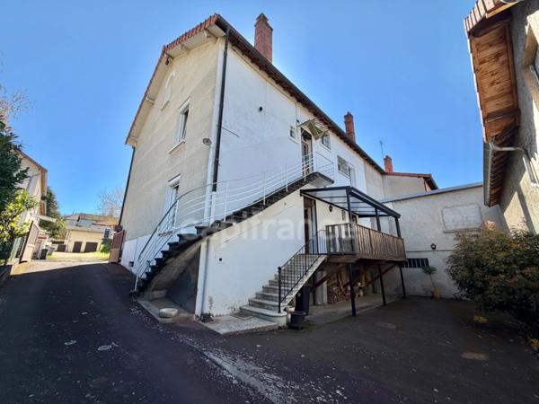 MAISON DE 220 M2, TERRAIN CLOS DE 909 M2, 7 CHAMBRES, FIBRE OPTIQUE, TERRASSE, GARAGE 135 M2, DÉPÔT DE 82 M2