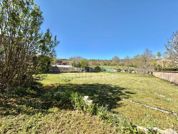 MAISON DE 220 M2, TERRAIN CLOS DE 909 M2, 7 CHAMBRES, FIBRE OPTIQUE, TERRASSE, GARAGE 135 M2, DÉPÔT DE 82 M2