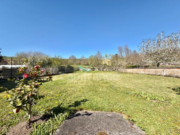 MAISON DE 220 M2, TERRAIN CLOS DE 909 M2, 7 CHAMBRES, FIBRE OPTIQUE, TERRASSE, GARAGE 135 M2, DÉPÔT DE 82 M2