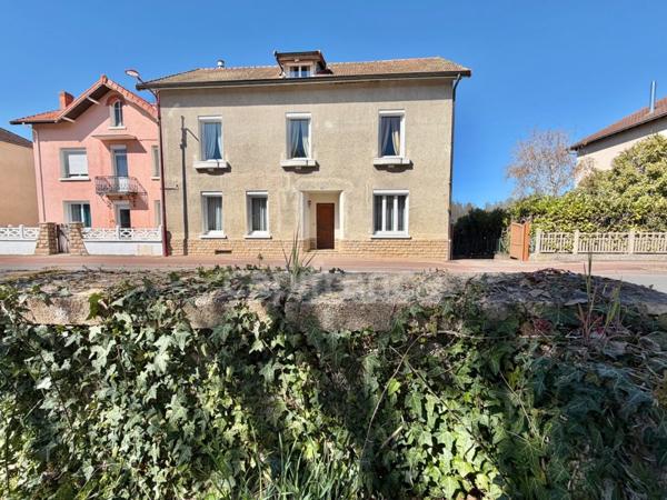 MAISON DE 220 M2, TERRAIN CLOS DE 909 M2, 7 CHAMBRES, FIBRE OPTIQUE, TERRASSE, GARAGE 135 M2, DÉPÔT DE 82 M2