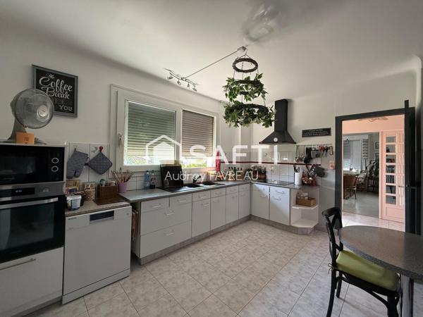 Maison de ville, 162m2, 3 chambres, S-sol, jardin