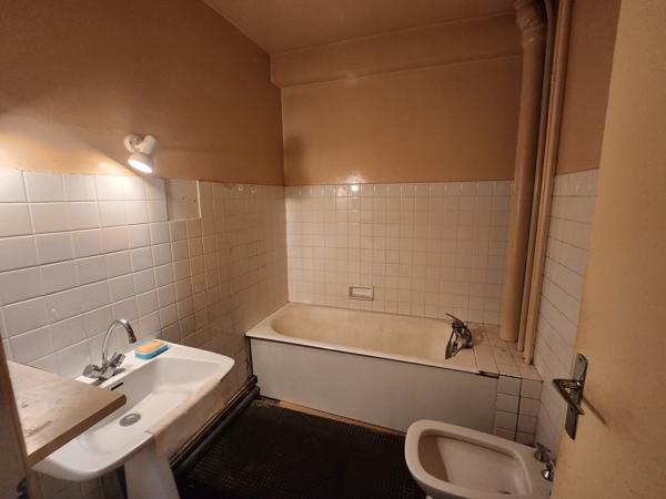 Spacieux 2 pièces (possibilité 3 pièces) avec Boxe et cave