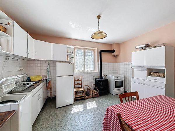 Jolie maison de ville familiale de 125 m2, 5 chambres, avec extérieur, au calme, vue dégagée