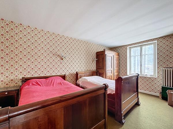 Jolie maison de ville familiale de 125 m2, 5 chambres, avec extérieur, au calme, vue dégagée