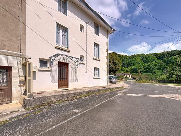 Jolie maison de ville familiale de 125 m2, 5 chambres, avec extérieur, au calme, vue dégagée