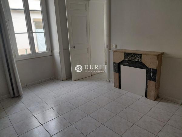 MAISON RECENTE DE BOURG - A LOUER - LES BROUZILS