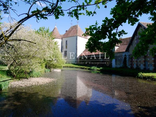 En Berry, remarquable ensemble castral sur douves édifié du XVe au XVIIe siècle