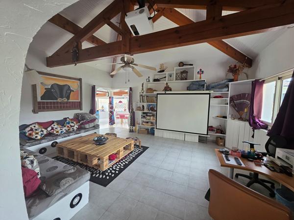 DAX, maison familiale avec double espace de vie, piscine et sous-sol complet