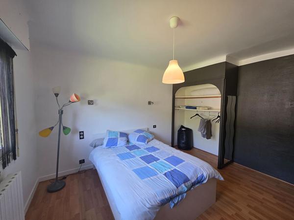 DAX, maison familiale avec double espace de vie, piscine et sous-sol complet