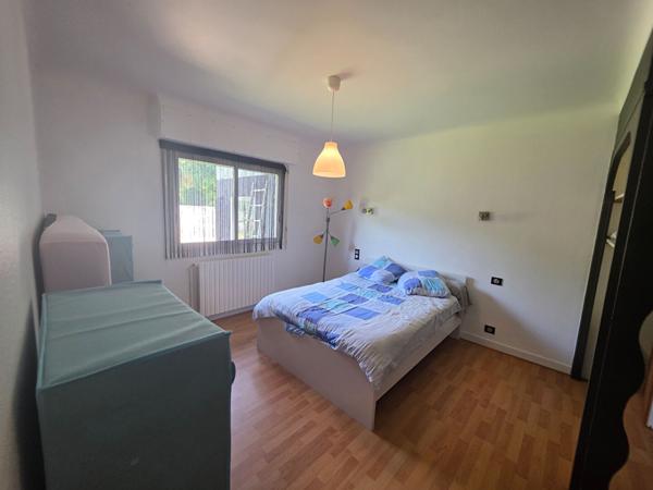 DAX, maison familiale avec double espace de vie, piscine et sous-sol complet