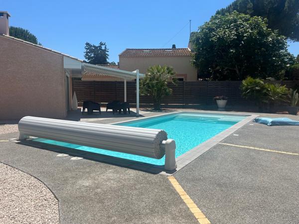 Villa avec piscine et cuisine d'été