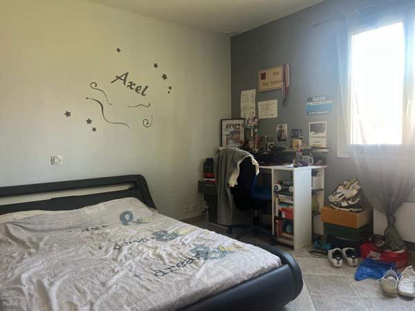 Villa avec piscine et cuisine d'été