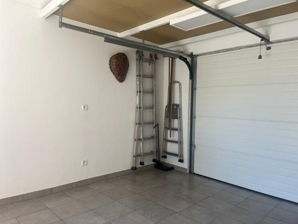 Villa avec piscine et cuisine d'été