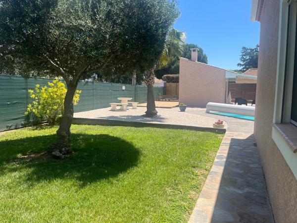 Villa avec piscine et cuisine d'été