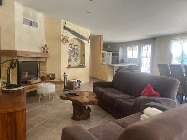 Villa avec piscine et cuisine d'été