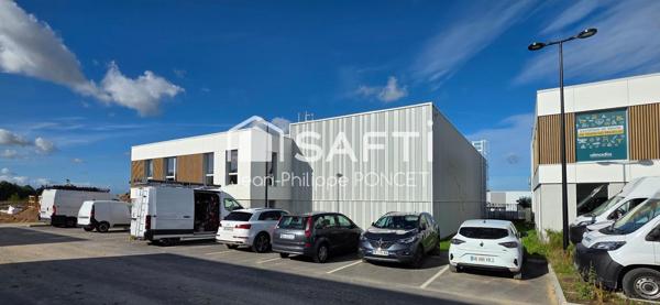 Bâtiment avec bureaux et entrepôt