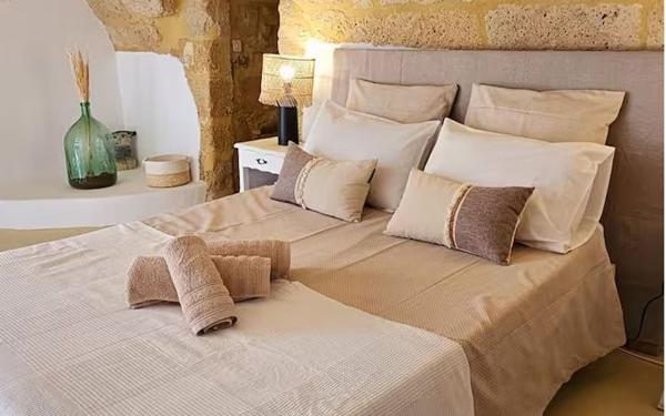 Maison à vendre    9 pièces •  Uzès