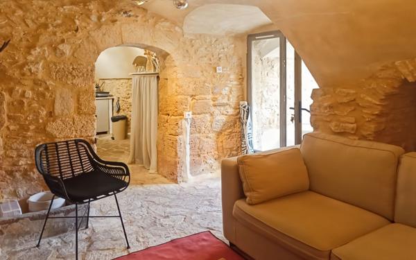 Maison à vendre    9 pièces •  Uzès