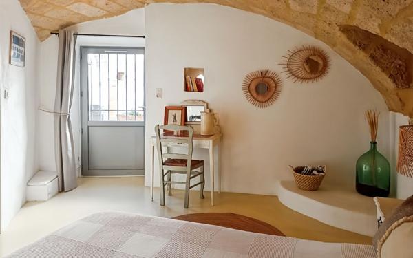 Maison à vendre    9 pièces •  Uzès