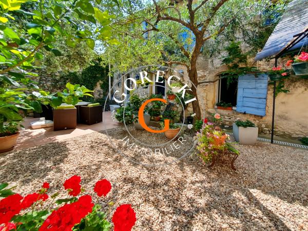Uzès (30700) A vendre entre Uzes, Nimes et Avignon, grande maison de village en pierre