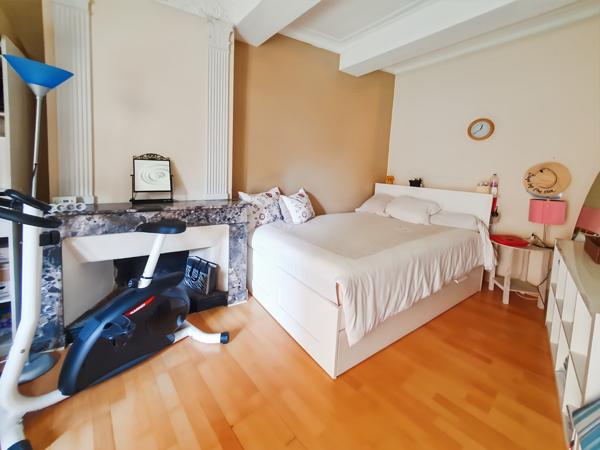 Uzès (30700) A vendre entre Uzes, Nimes et Avignon, grande maison de village en pierre