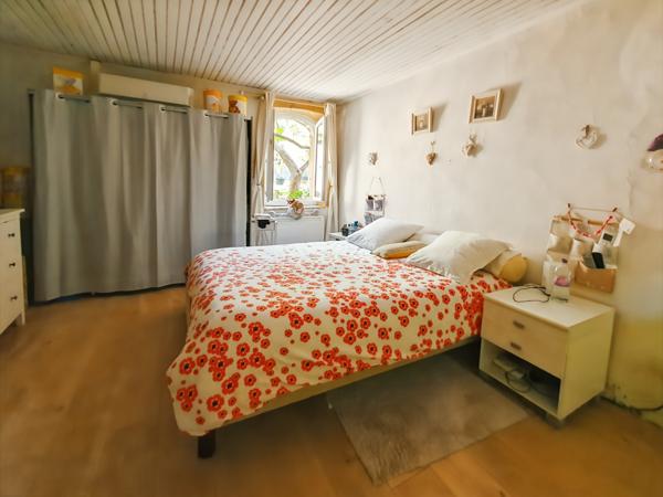 Uzès (30700) A vendre entre Uzes, Nimes et Avignon, grande maison de village en pierre