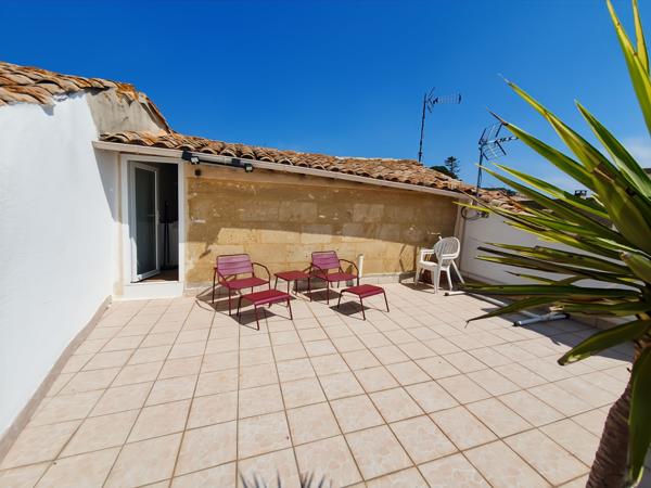 Uzès (30700) A vendre entre Uzes, Nimes et Avignon, grande maison de village en pierre