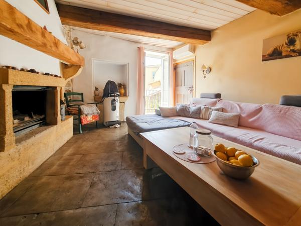 Uzès (30700) A vendre entre Uzes, Nimes et Avignon, grande maison de village en pierre